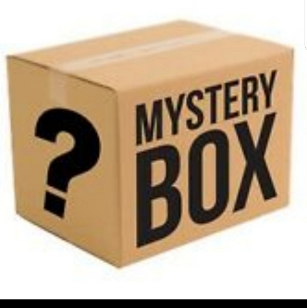 Brand new 3 Rae Dunn pieces mystery box